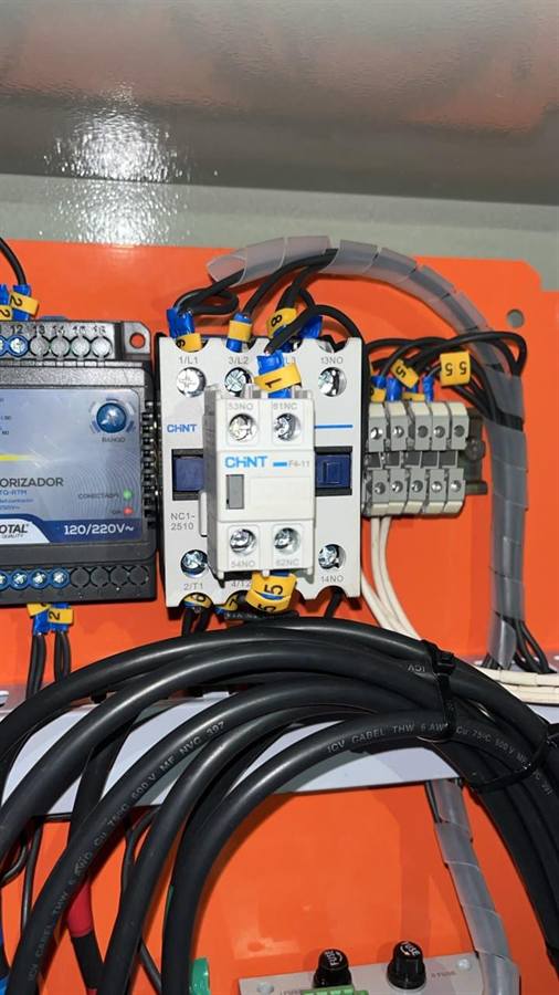 Tablero de control con contactor y temporizador